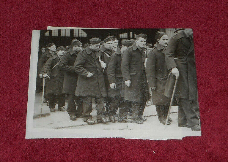 WWII Press Photo Italian POWs Embark On British Hospital Ship HMHS Newfoundland