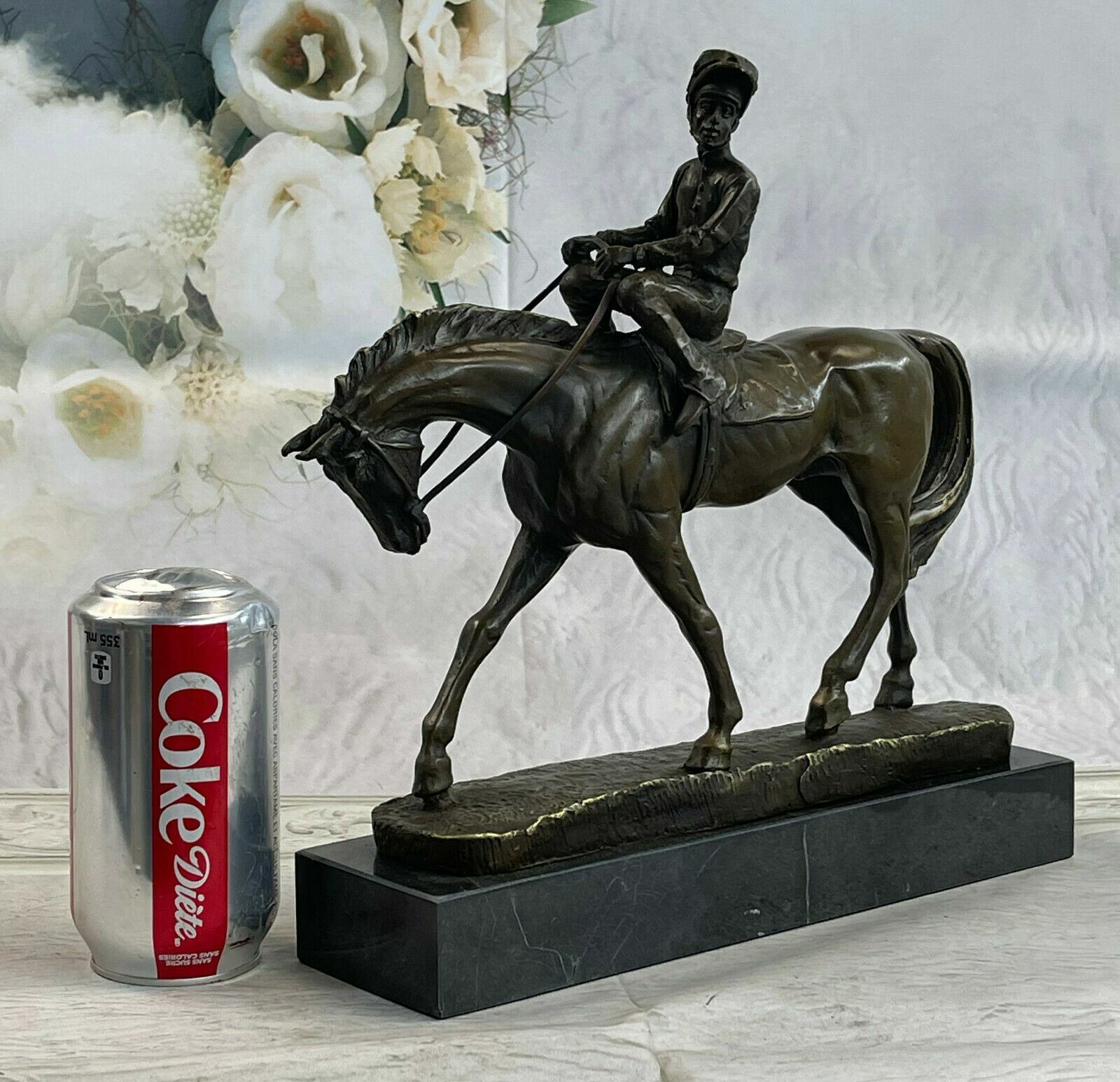 Horse Racing Fan Thoroughbred Horse Jockey Racetrack Bronze Statue Sculpture NR