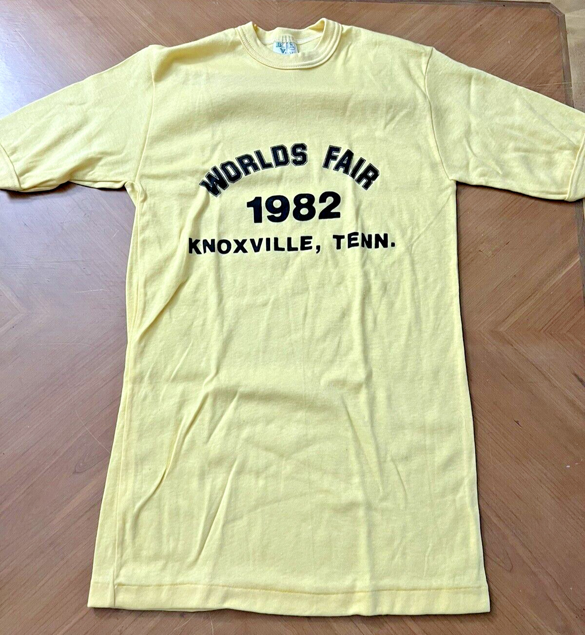 Vintage Authentic 1982 World’s Fair Knoxville, TN T-Shirt Size M (Never Worn)
