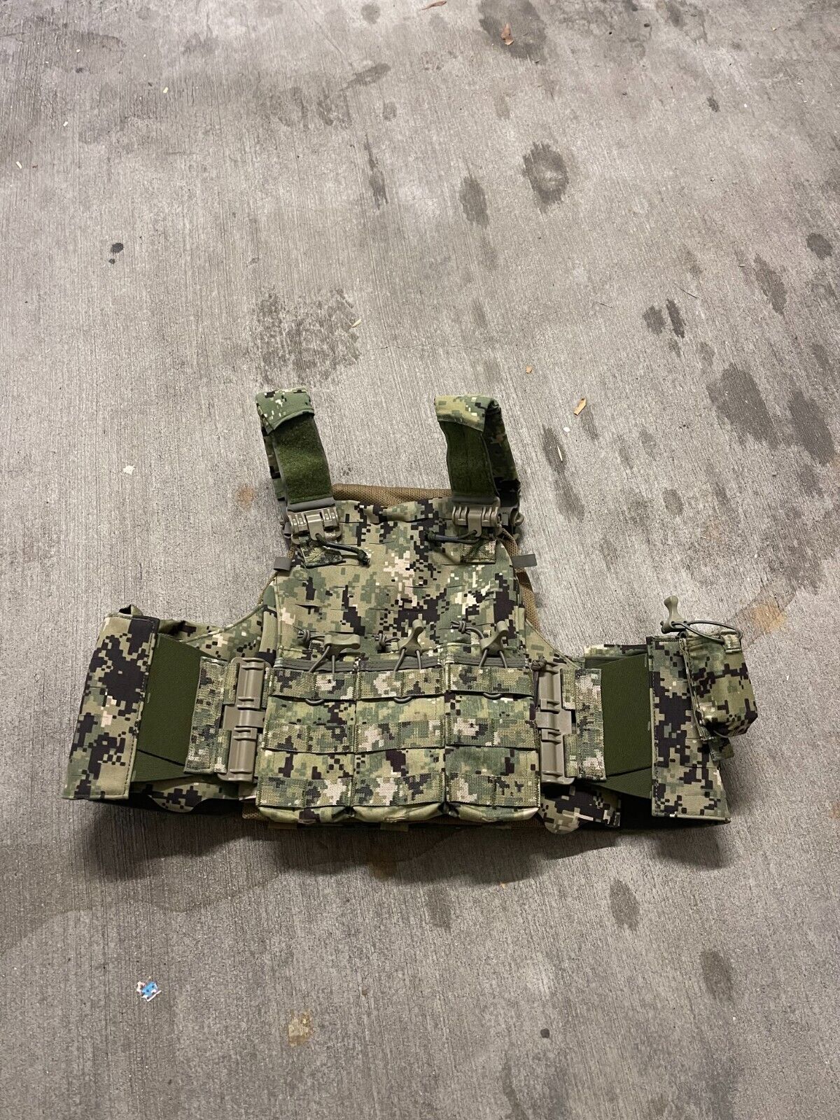 FirstSpear Amphibian AAC Frog Plate Carrier AOR2 M/L Swimmer Cut Tube w/ Pouches