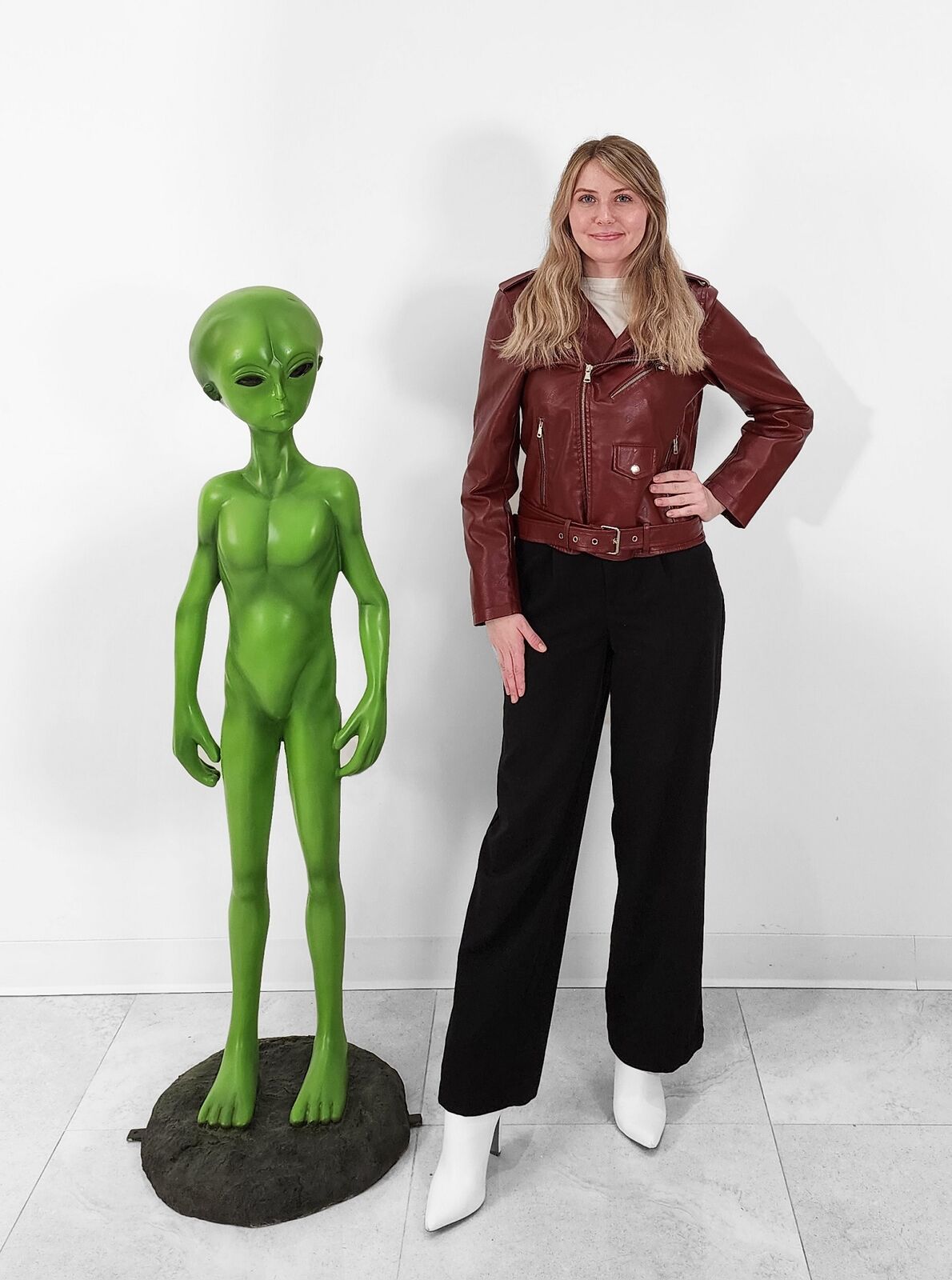 Large Alien Statue - Life Size Green Alien Statue 4.5FT - Indoor Outdoor