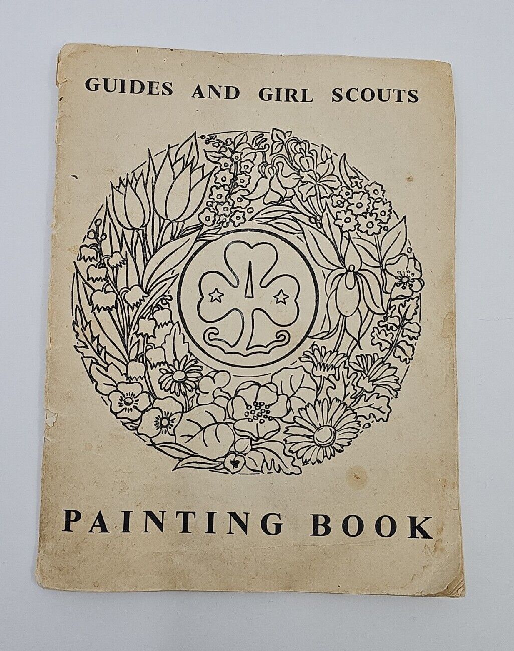 1936-48 Guides and Girl Scouts Painting Book, Uniforms/Badges of Countries