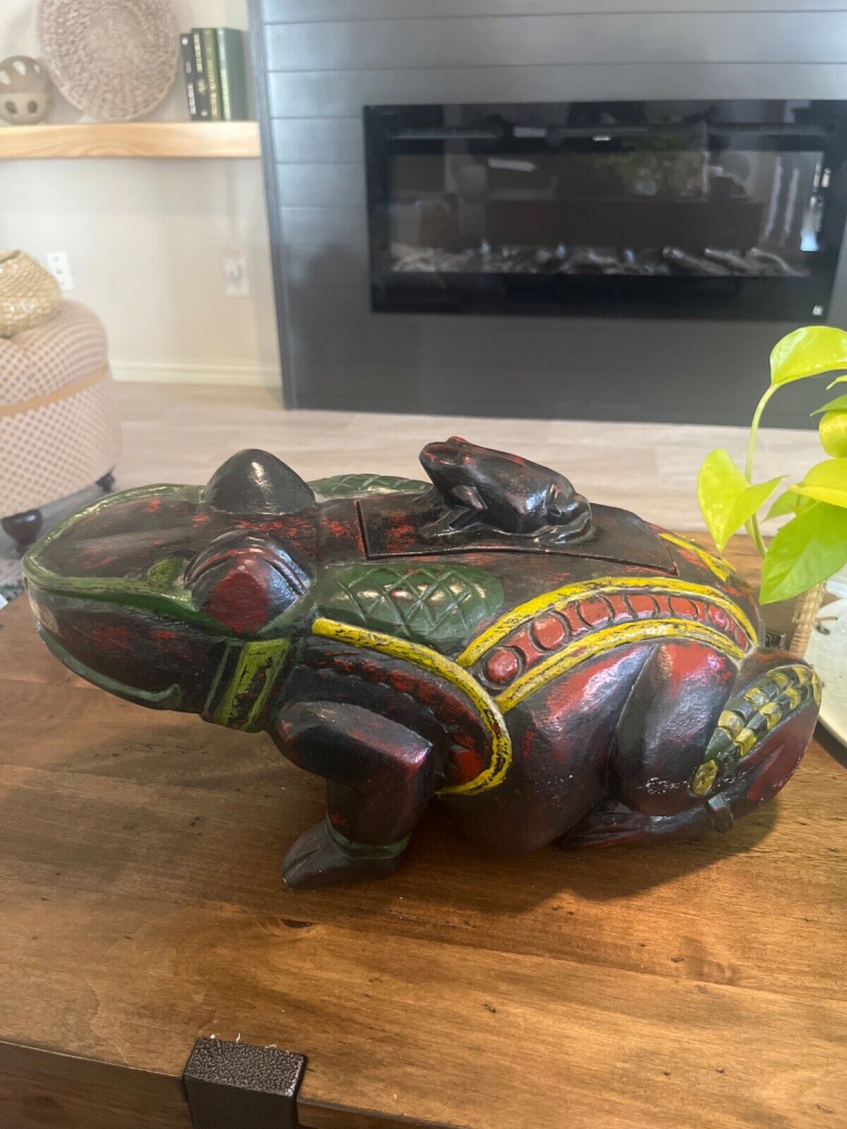 RARE Asian Vintage Carved Wooden Frog/Toad artist unSigned