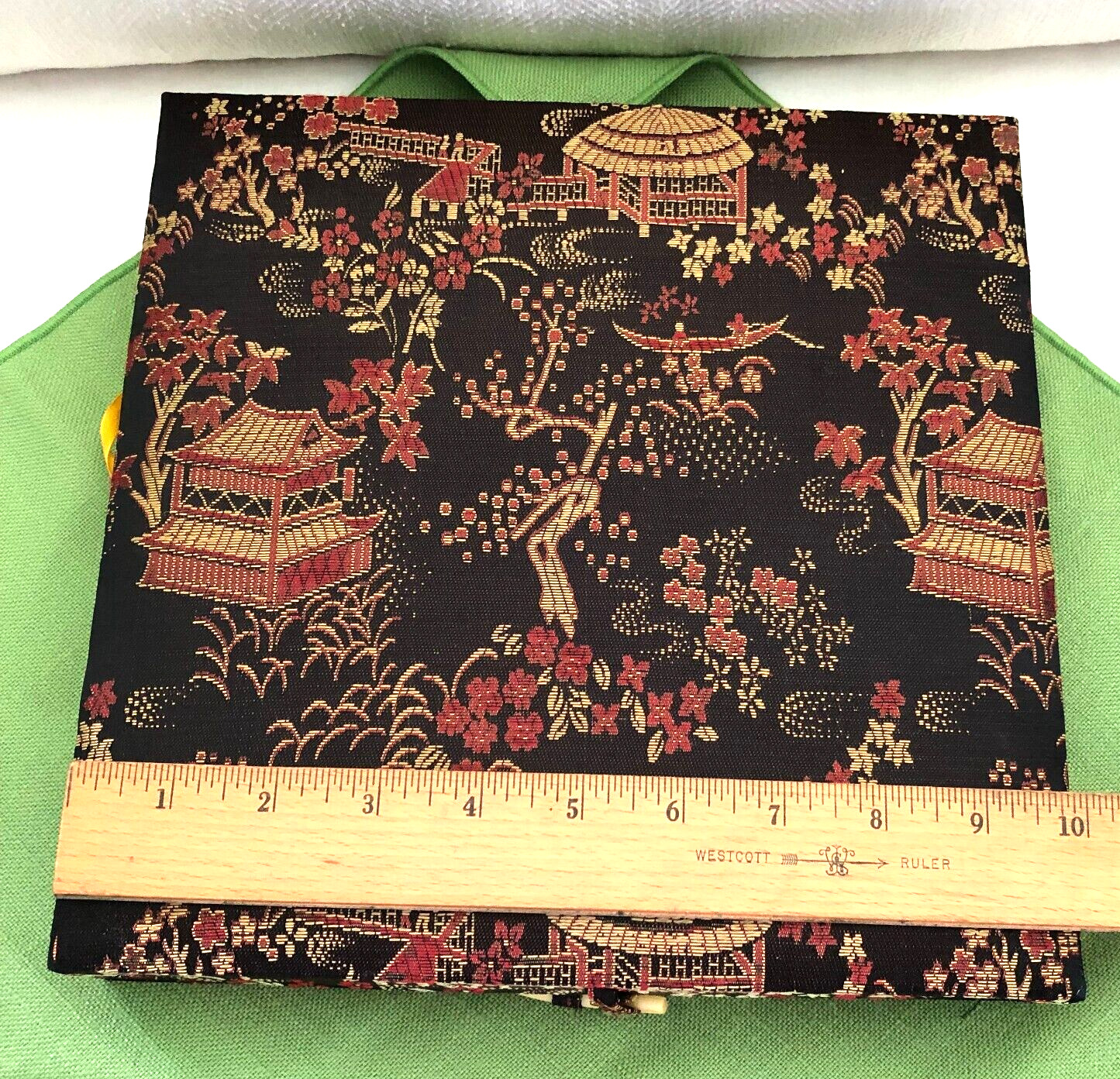 Asian Silk Brocade Fabric Trinket / Jewelry Box w/Lid, Toggle close, 10x10x2