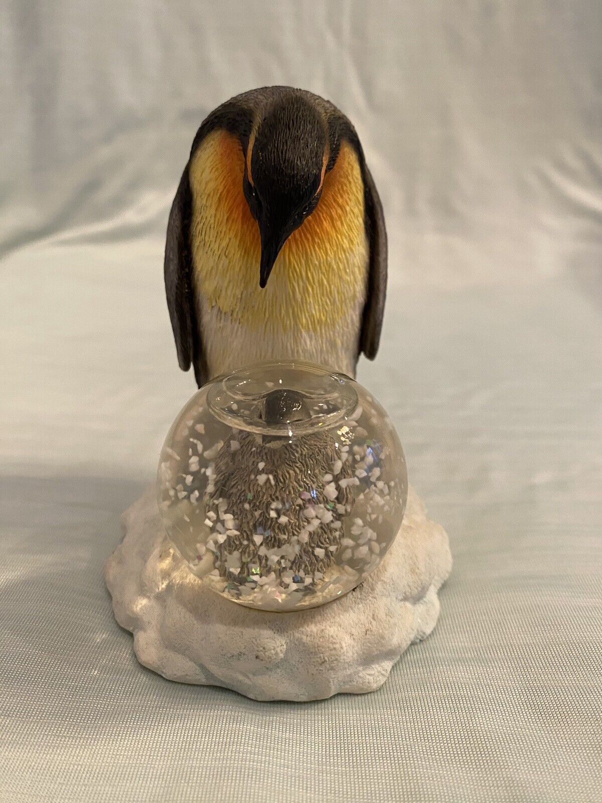 Westland Penguin And Baby In snow Globe