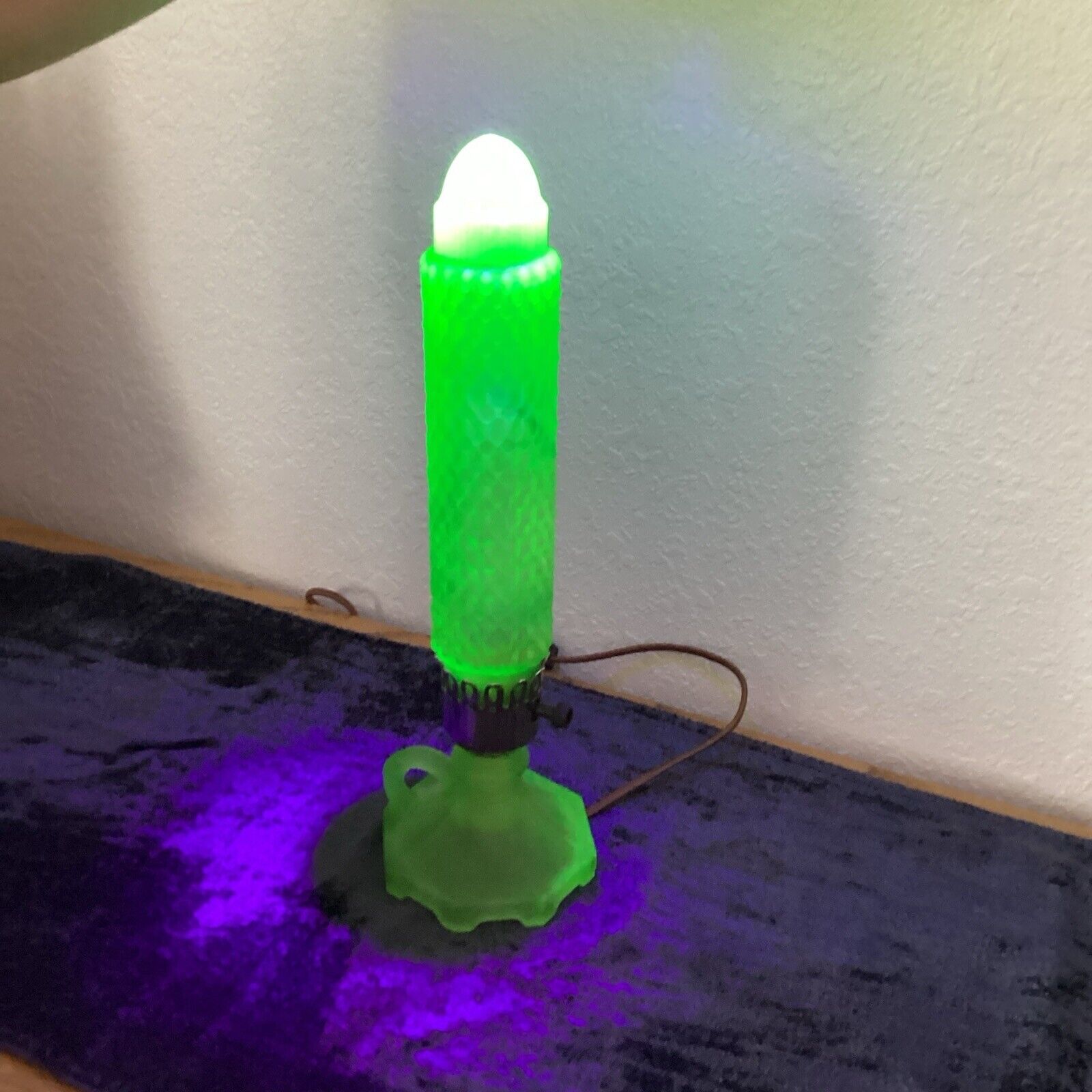 Vintage Green Uranium Rocket Glass Lamp Torpedo Depression Glow Florescence Lite