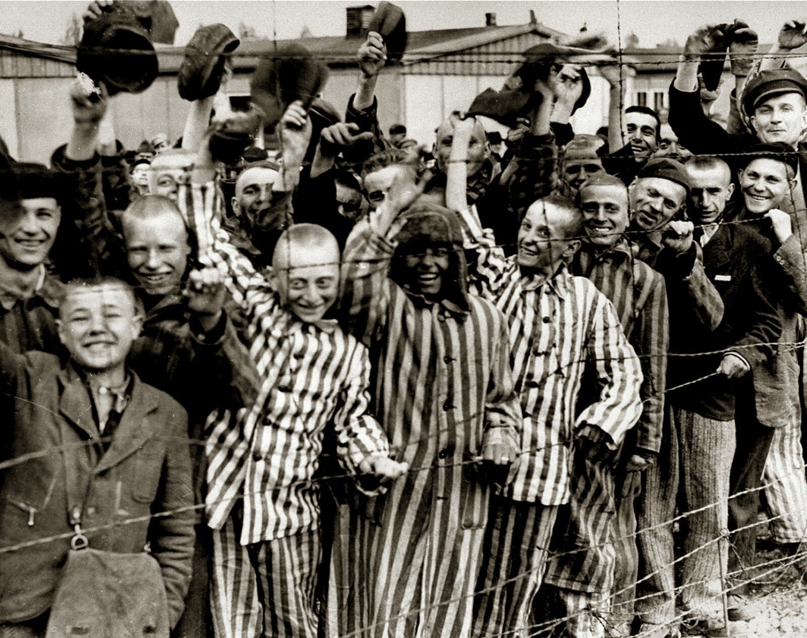 Liberated Prisoners Dachau Germany Holocaust WW2 WWII 4x6 #1010