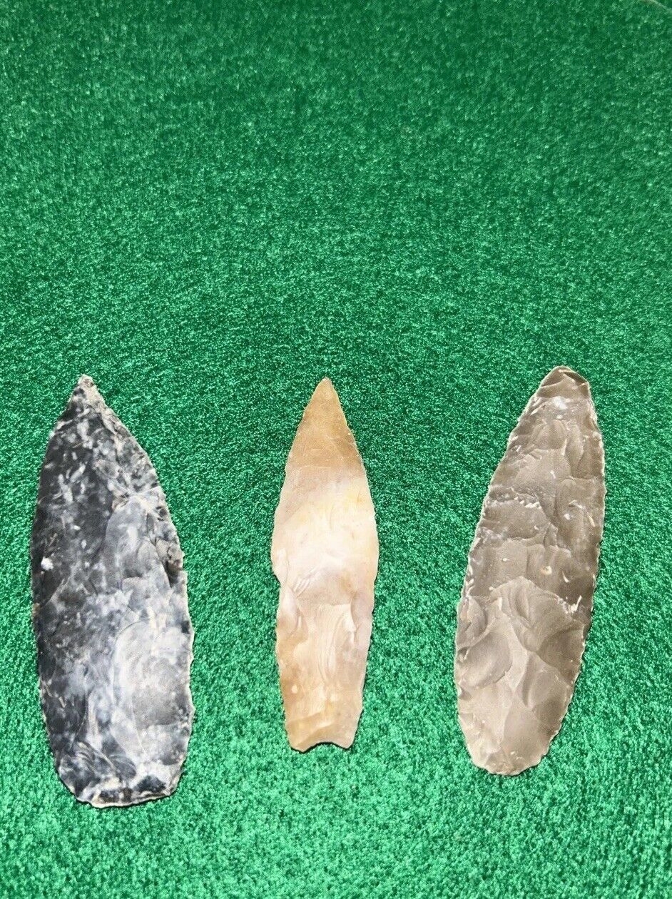 Beautiful Texas Hill Country Angostura Spear Points. All Well Flaked