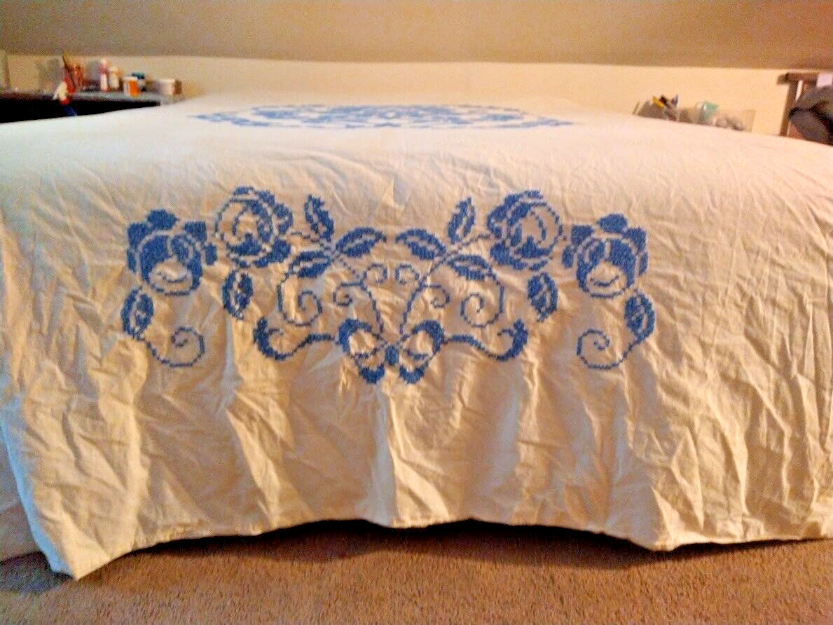 Vintage Bedspread White Blue Embroydery 100  x 74  pre-owned