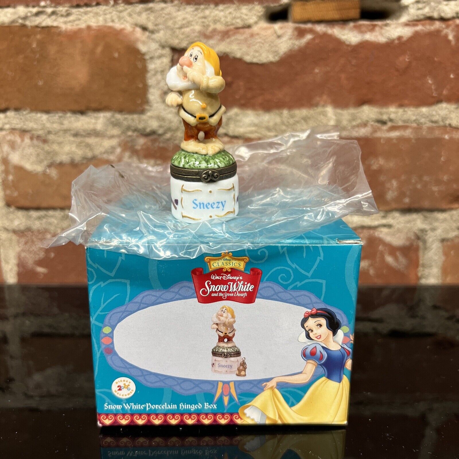 Disney PHB Figurine Sneezy Trinket Box Snow White and the 7 Dwarfs NEW