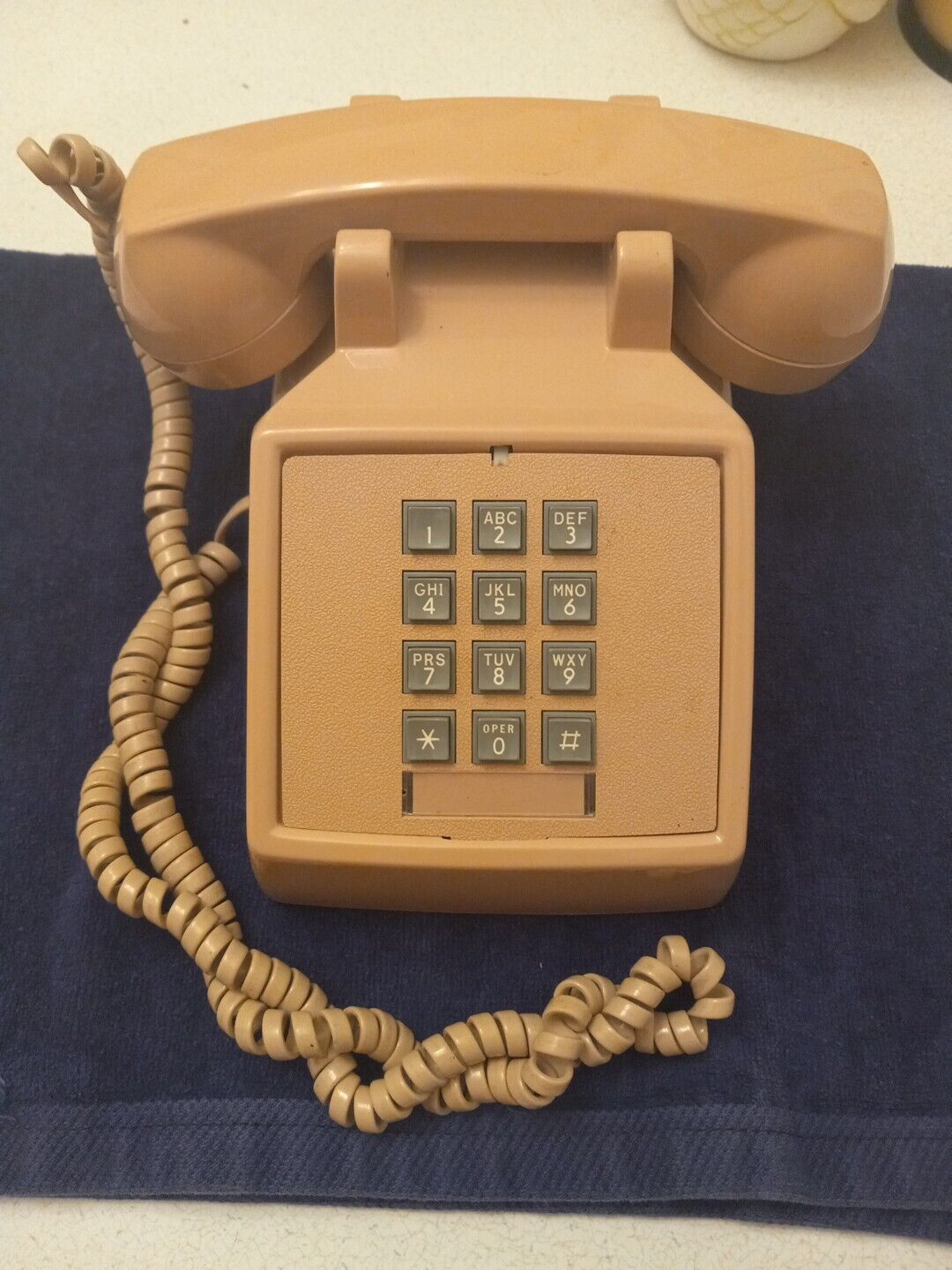 Vintage - GTE - TAN desk Phone Push Button NICE