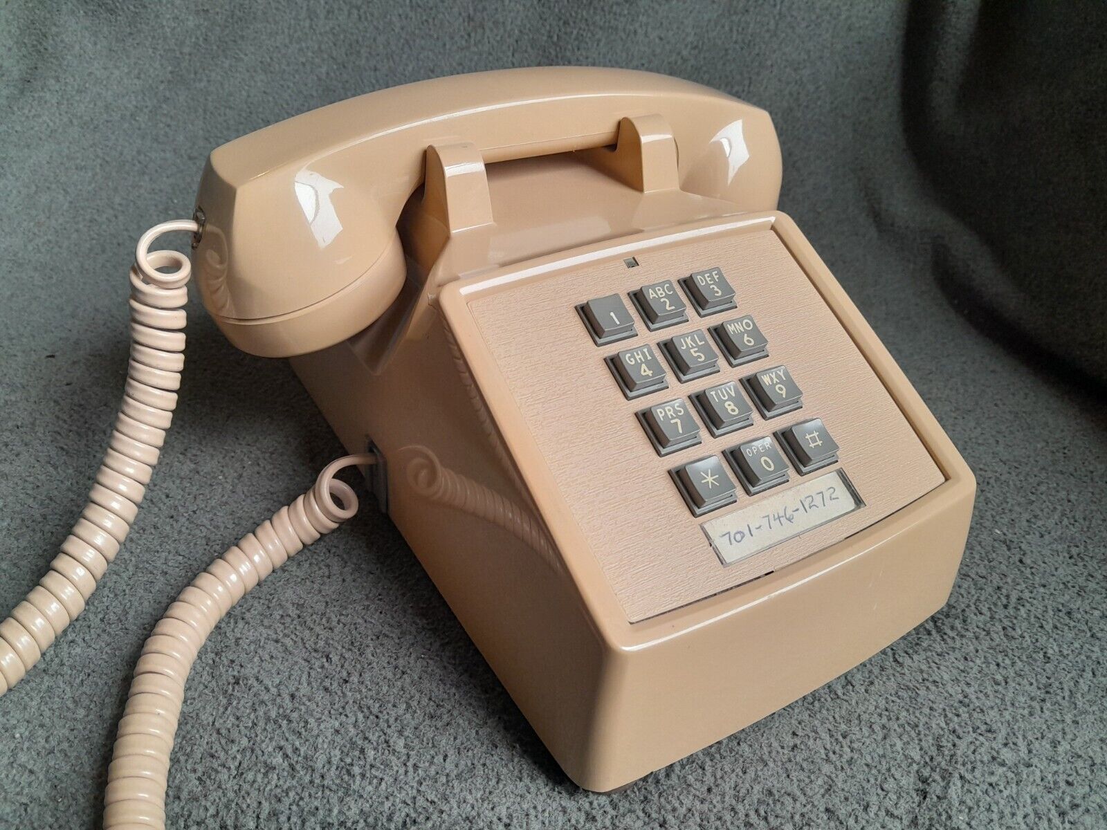 Vintage ITT 2500 Series Beige Push Button Touch Tone Desk Table Top Telephone