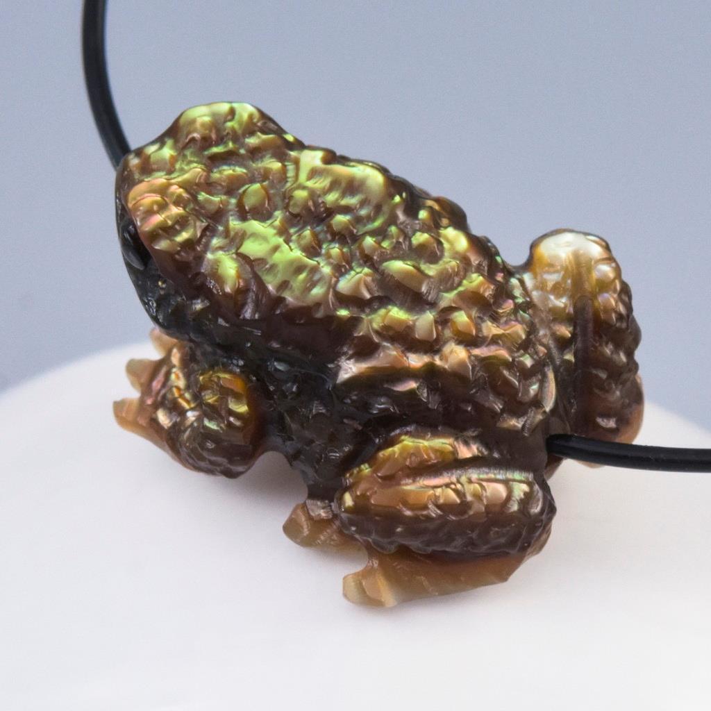 Baby Toad Frog Bead Carved Penguin Wing Oyster Shell Collection or Jewelry 4.56g