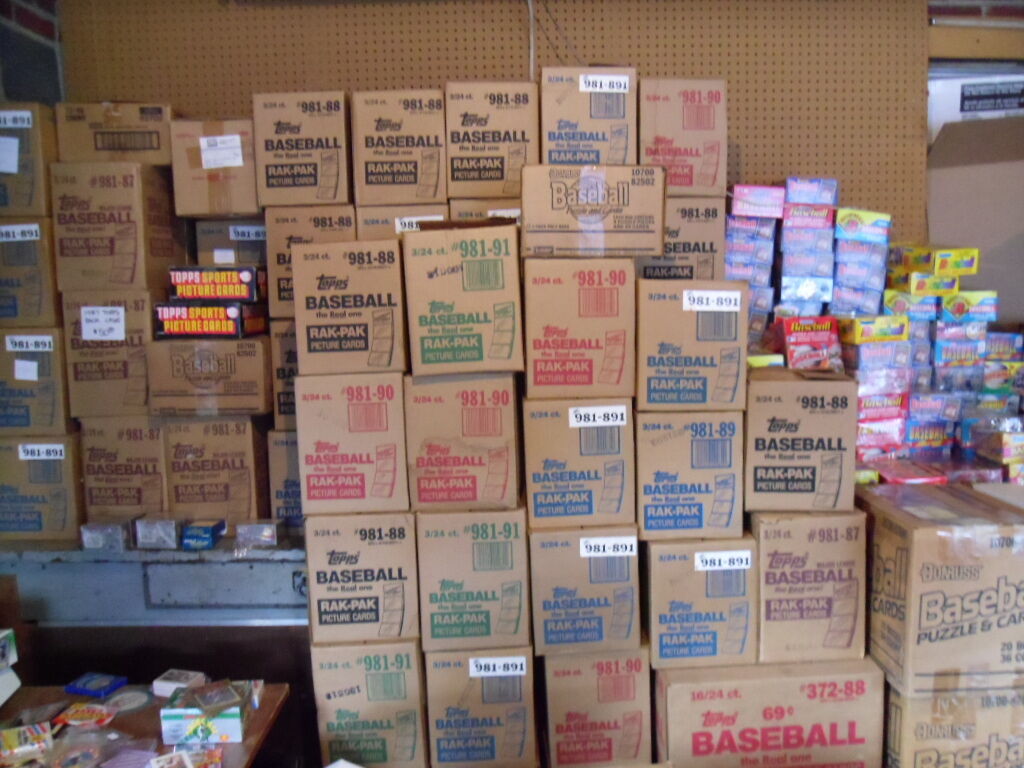 UNOPENED PACKS OF BASEBALL CARDS 29-36 YEARS OLD PLUS FREE MANTLE CARD PER LOT