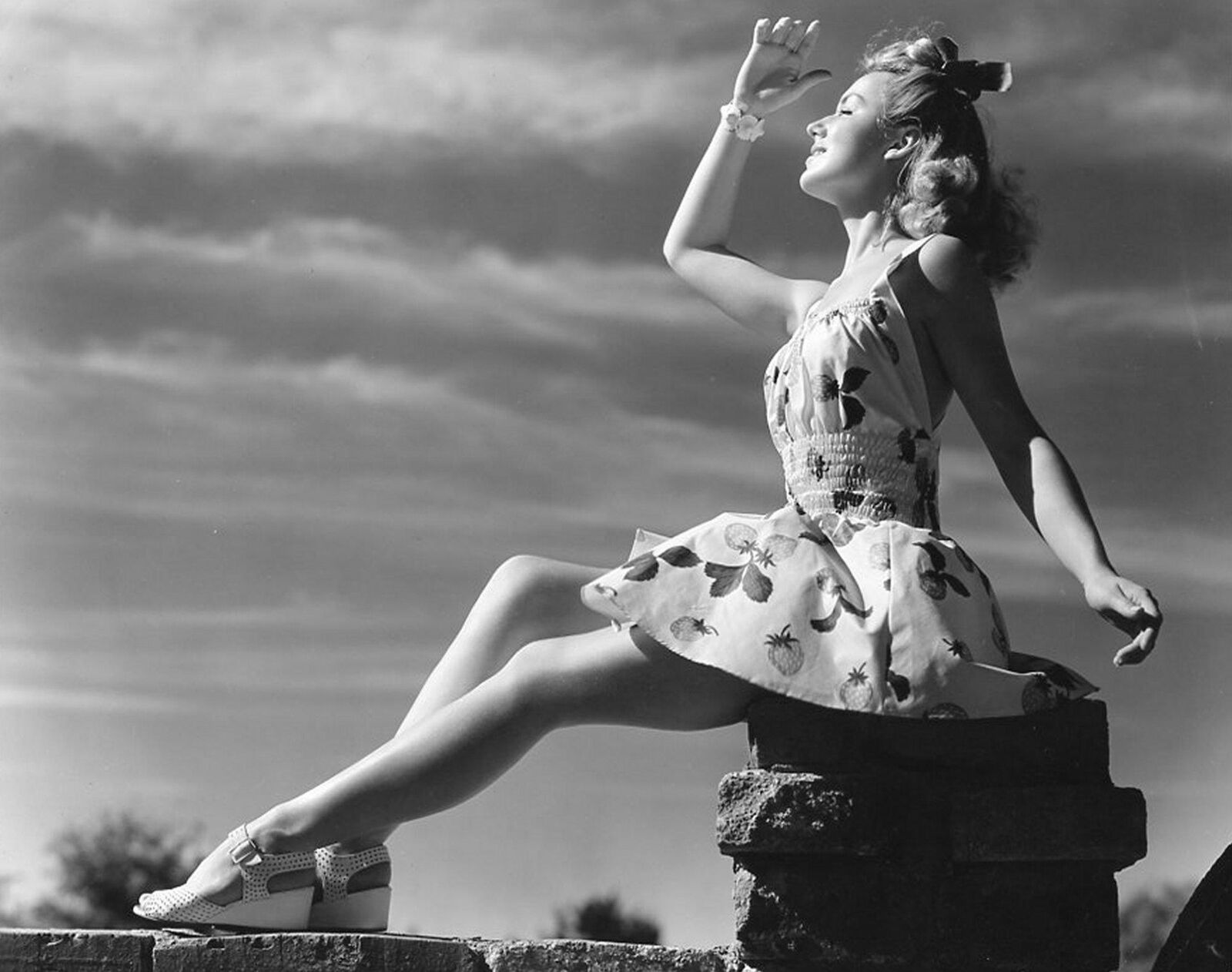 1941 Sexy ANNE SHIRLEY Leggy Photo (188-U )