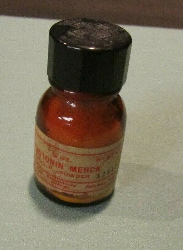 Vintage Merck Santonin Powder Parasitic Worm Expeller Medicine Bottle & Contents