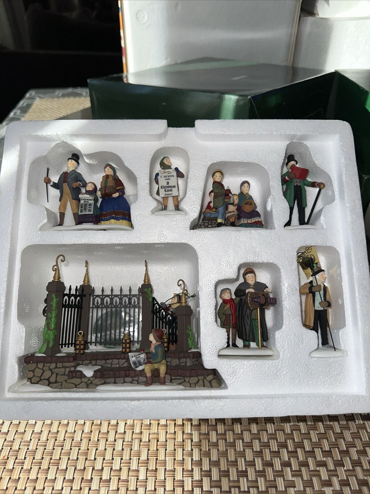 Dept 56 A Christmas Carol Reading by Charles Dickens Set of 7 #24321/42500 