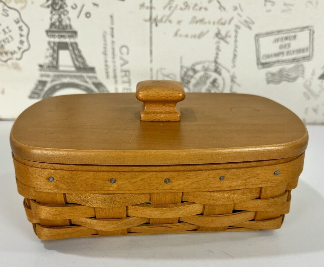 Longaberger 2004 small Basket with Lid and Liner 7 1/2 x 5 x 2 1/2