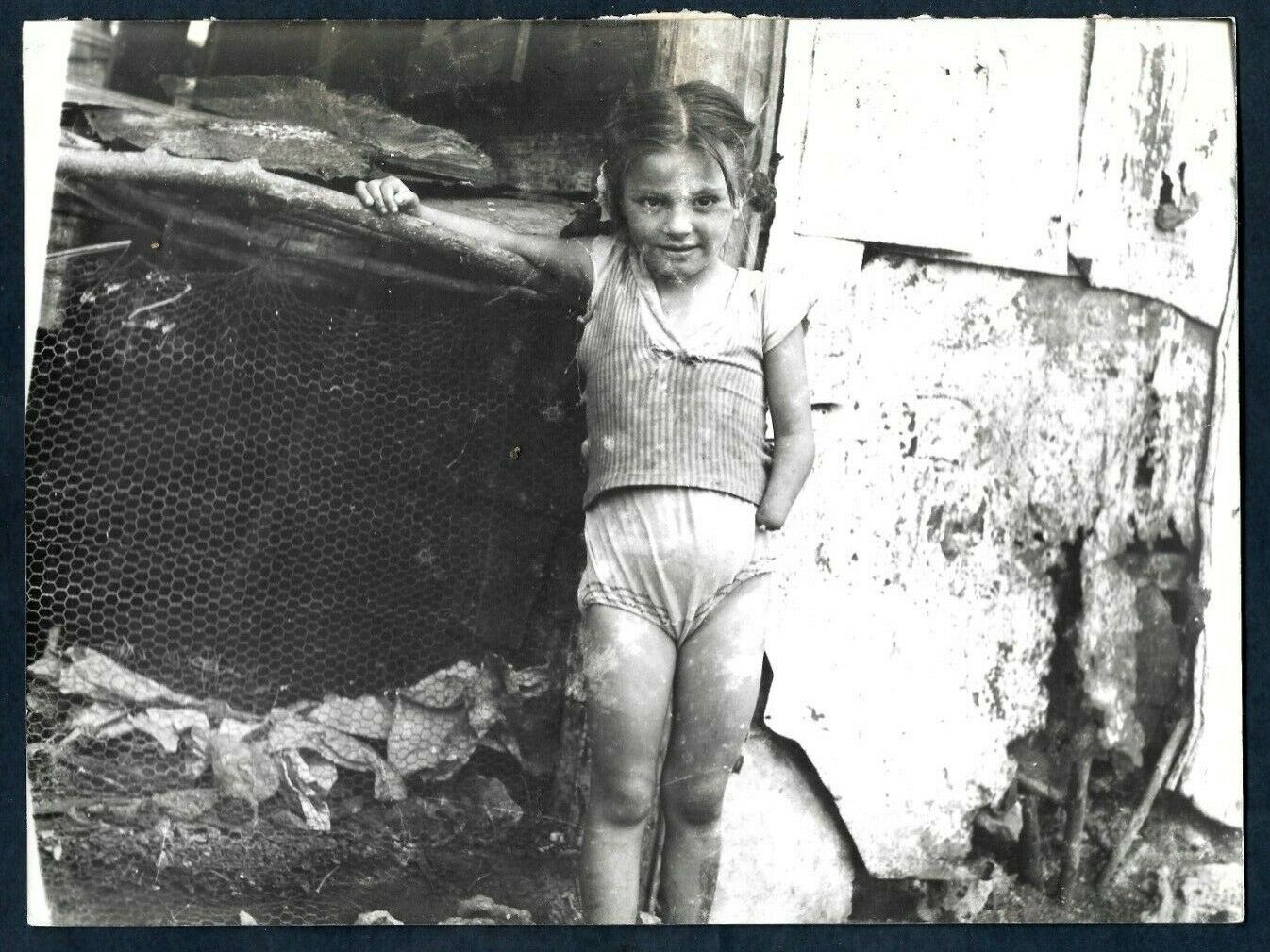 HANDICAPPED BAREFOOT CUBAN YOUNG GIRL SOCIAL EXCLUSION CUBA 1950s Photo Y 174