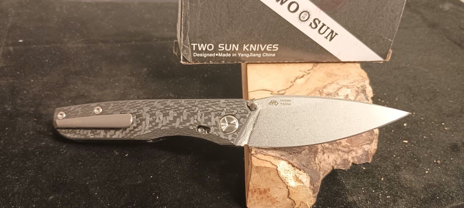 Twosun Knives TS304 Inset Liner Lock Carbon Fiber Handle 14c28n Drop Point Blade