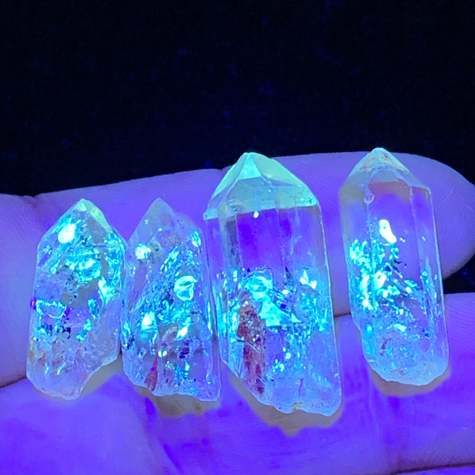 4pcs Rare Petroleum included Diamonds Quartz Crystal fluorescent under UV light