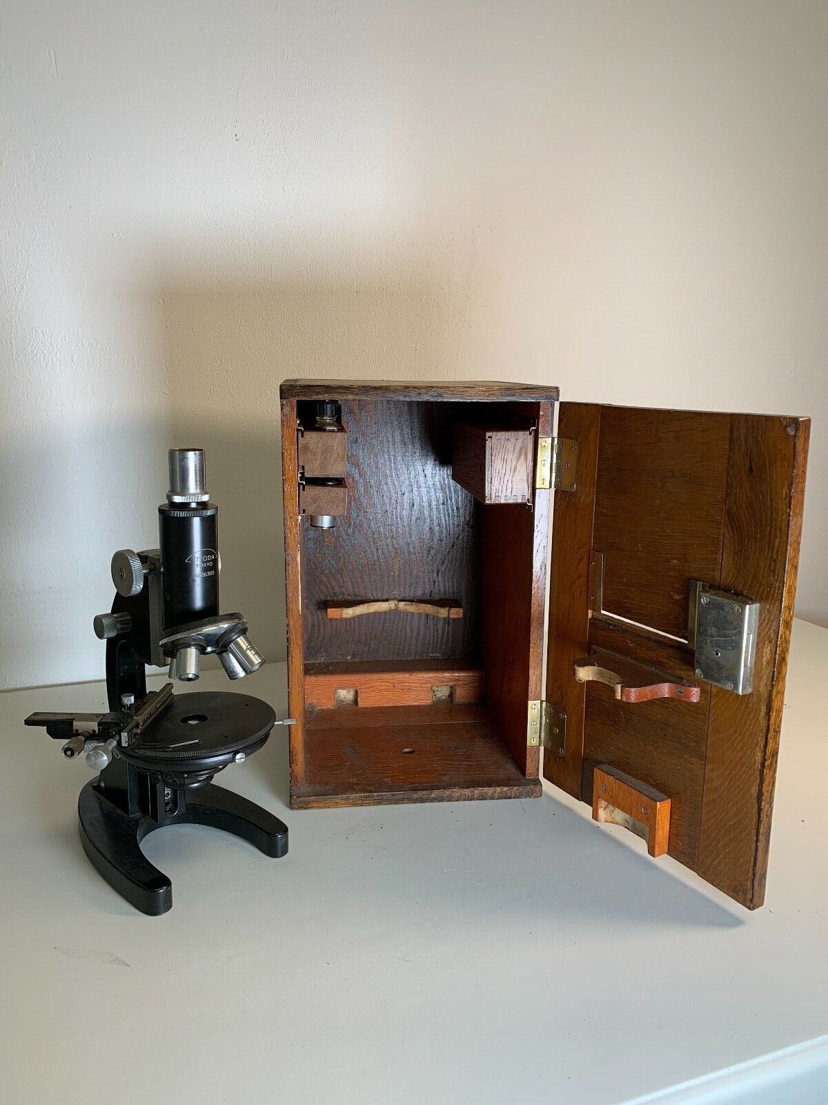 Rare Vintage Tiyoda Tokyo No. 26308 Microscope with wooden case