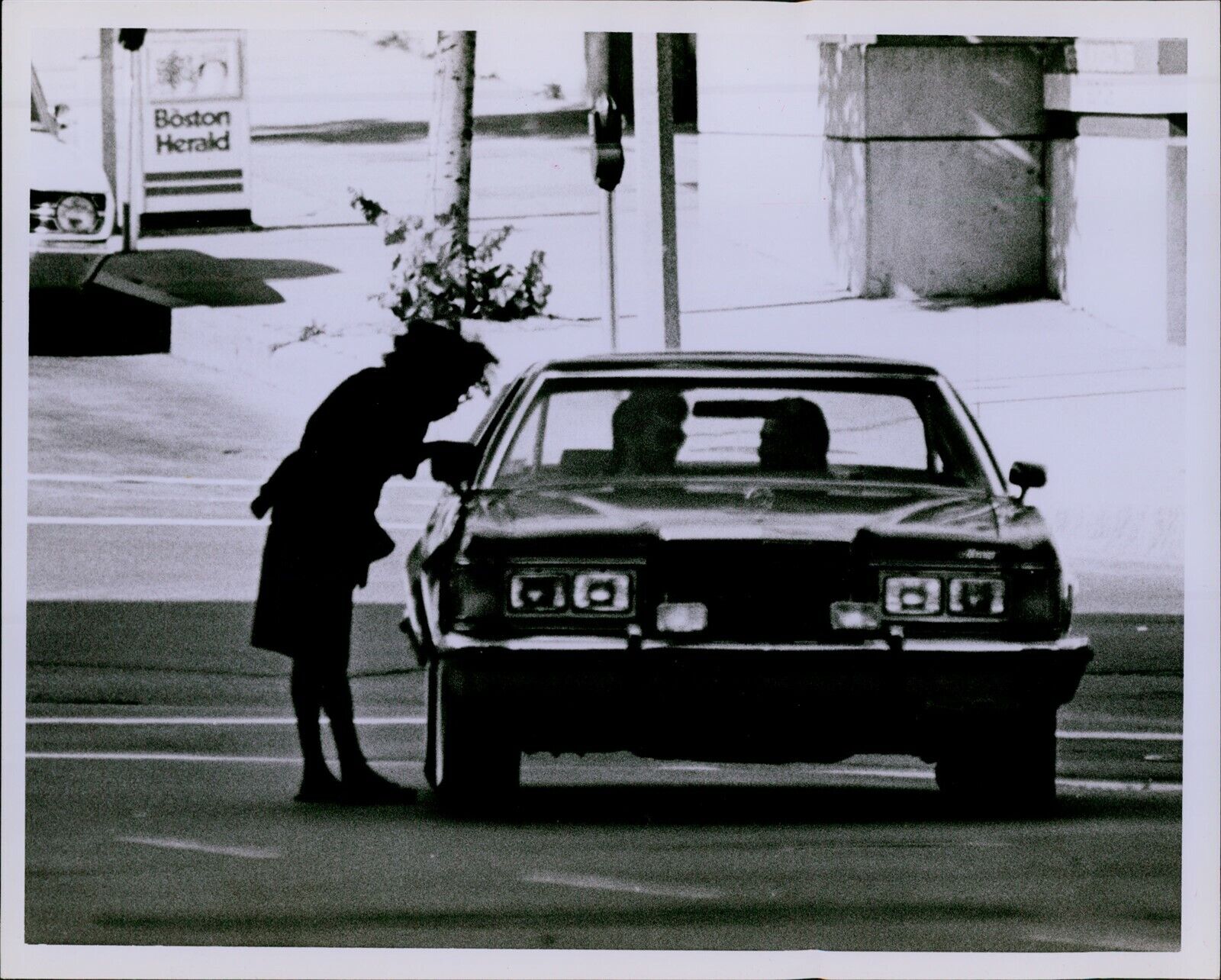LG874 1987 Original Photo BOSTON WORKING GIRL Leaning into Car Hooker Prostitute