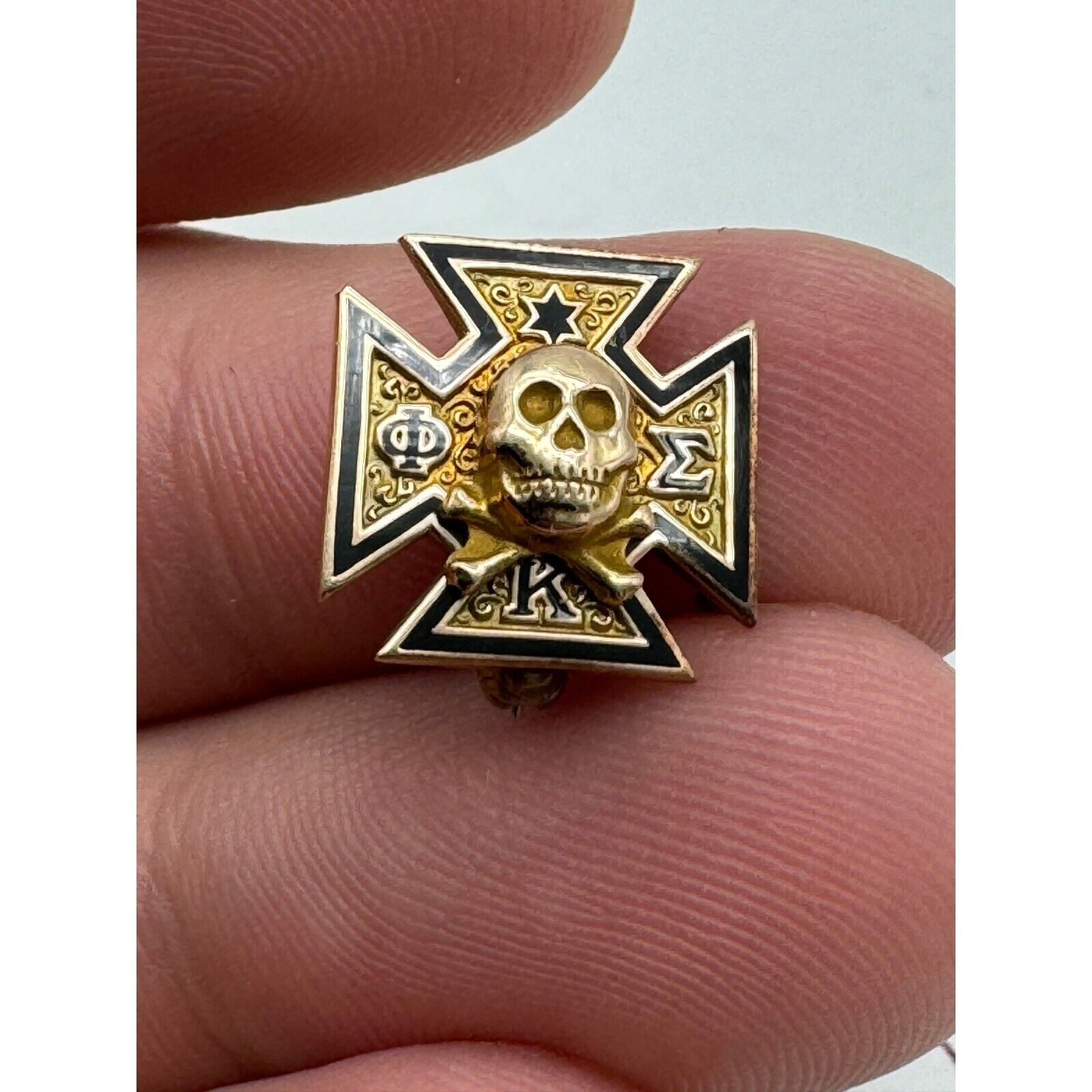 Vintage 14kt Gold & Enamel Phi Kappa Sigma Fraternity Skull Member Badge 1958