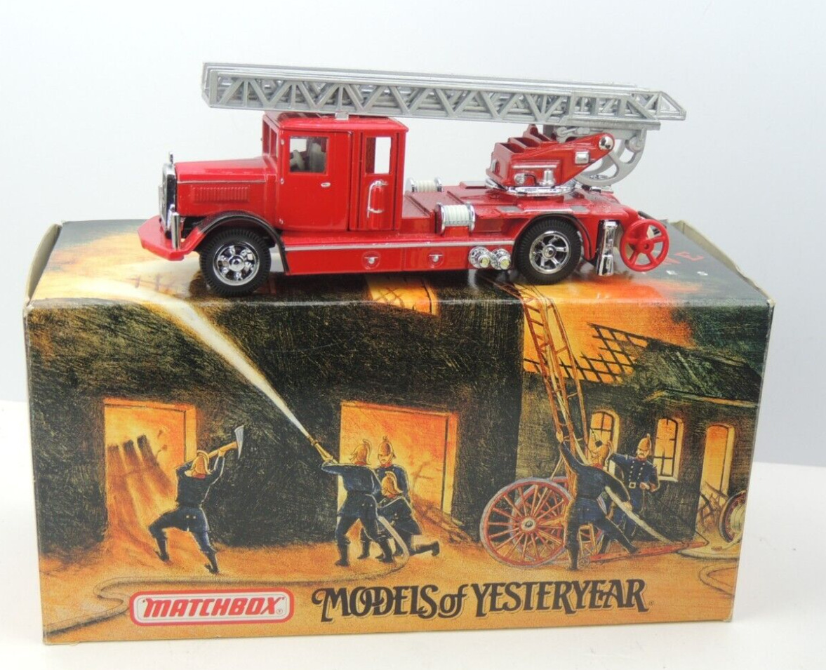 Vintage Matchbox Collection Yesteryear Fire YFE03 truck  1933 Cadillac Fire Wago