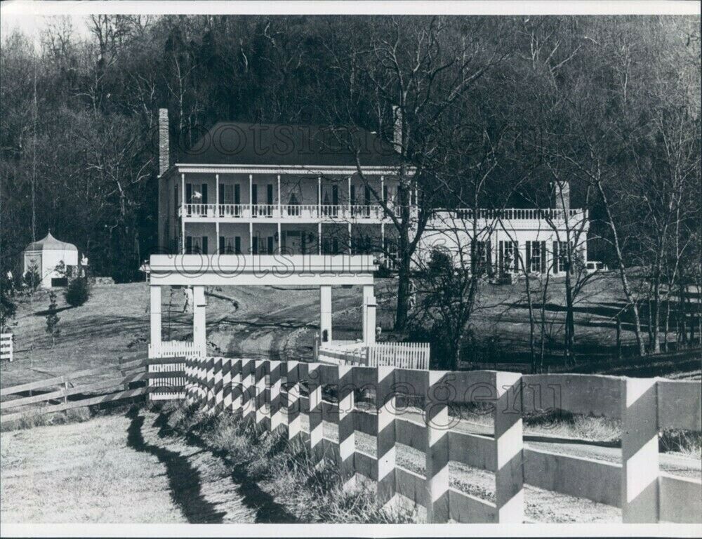 1977 Press Photo Louisiana Plantation Style Home of Country Singer Tom T Hall