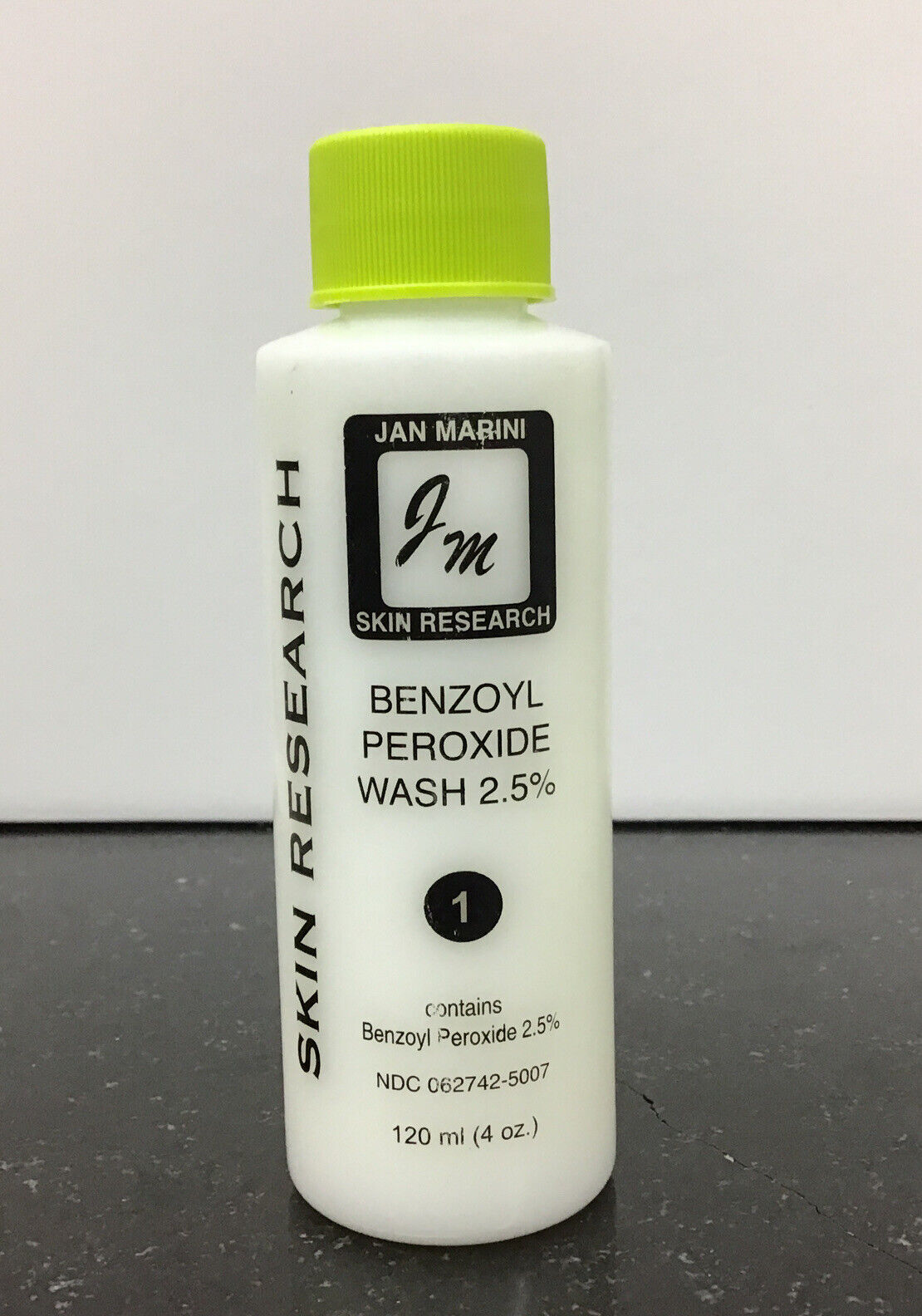 Jan Marini benzoyl peroxide wash 2.5%, 4 oz/120 ml. Old Formula 