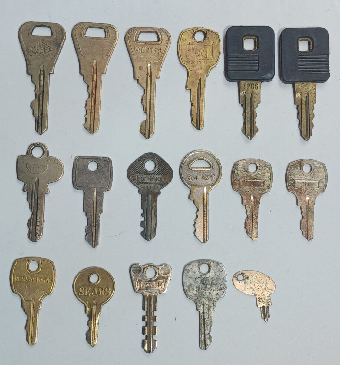 17 Vintage Various Keys Weiser Idec Yale Slaymaker Brinks Master Lock Sears & ++