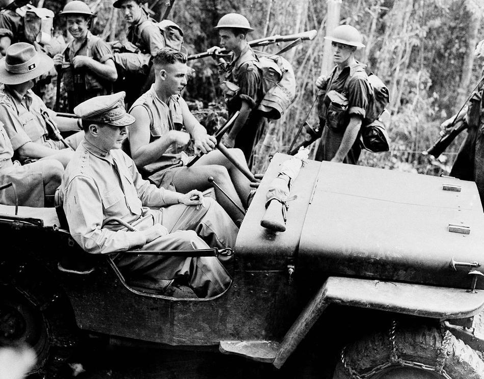 WWII B&W Photo General Douglas MacArthur in New Guinea  WW2 World War Two / 1265