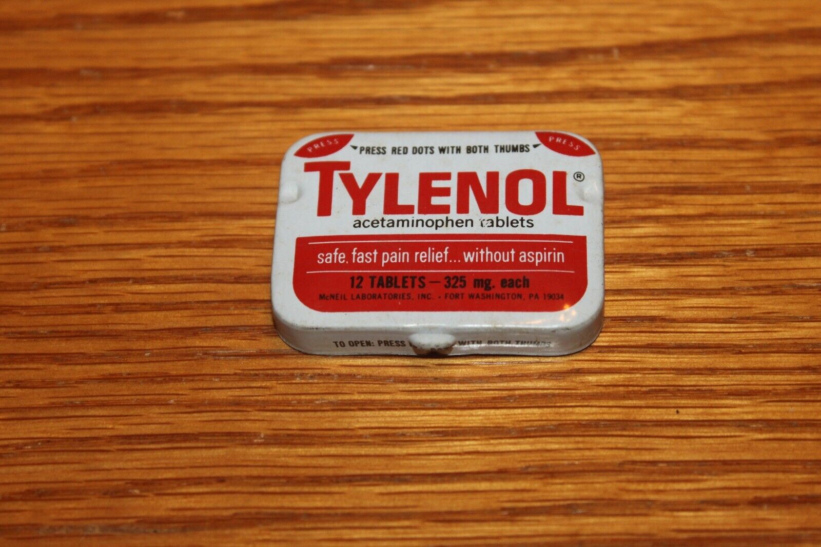 advertising tin - Tylenol box  - 12 tablets - McNeil Lab - Empty
