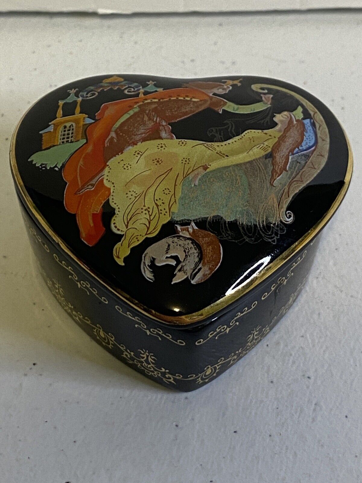 The Franklin Mint Music Box The Sleeping Beauty 1988 Fine Porcelin heart box