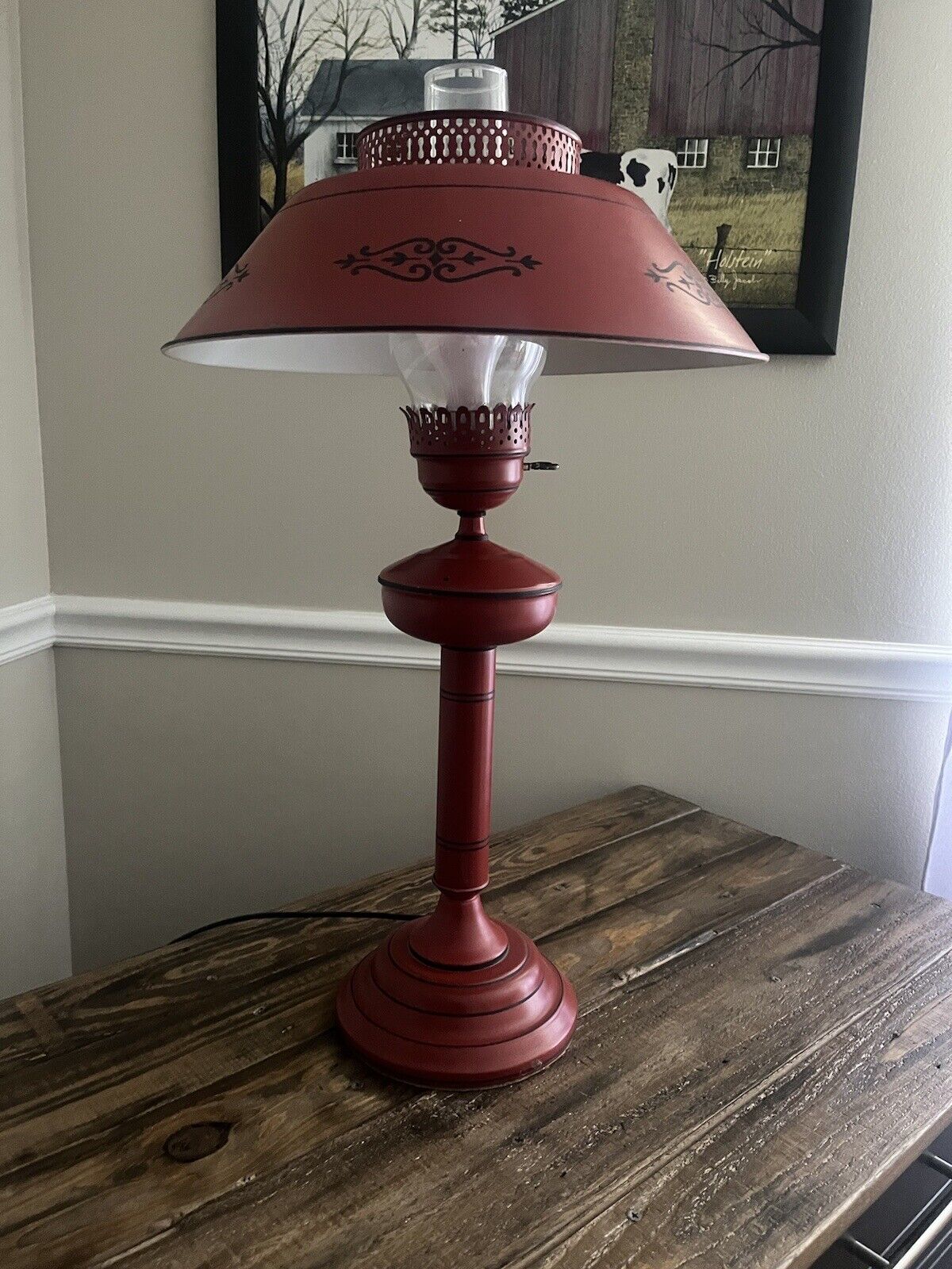 Early 20th Century Red Toleware Lamp With Neoclassical Black Design