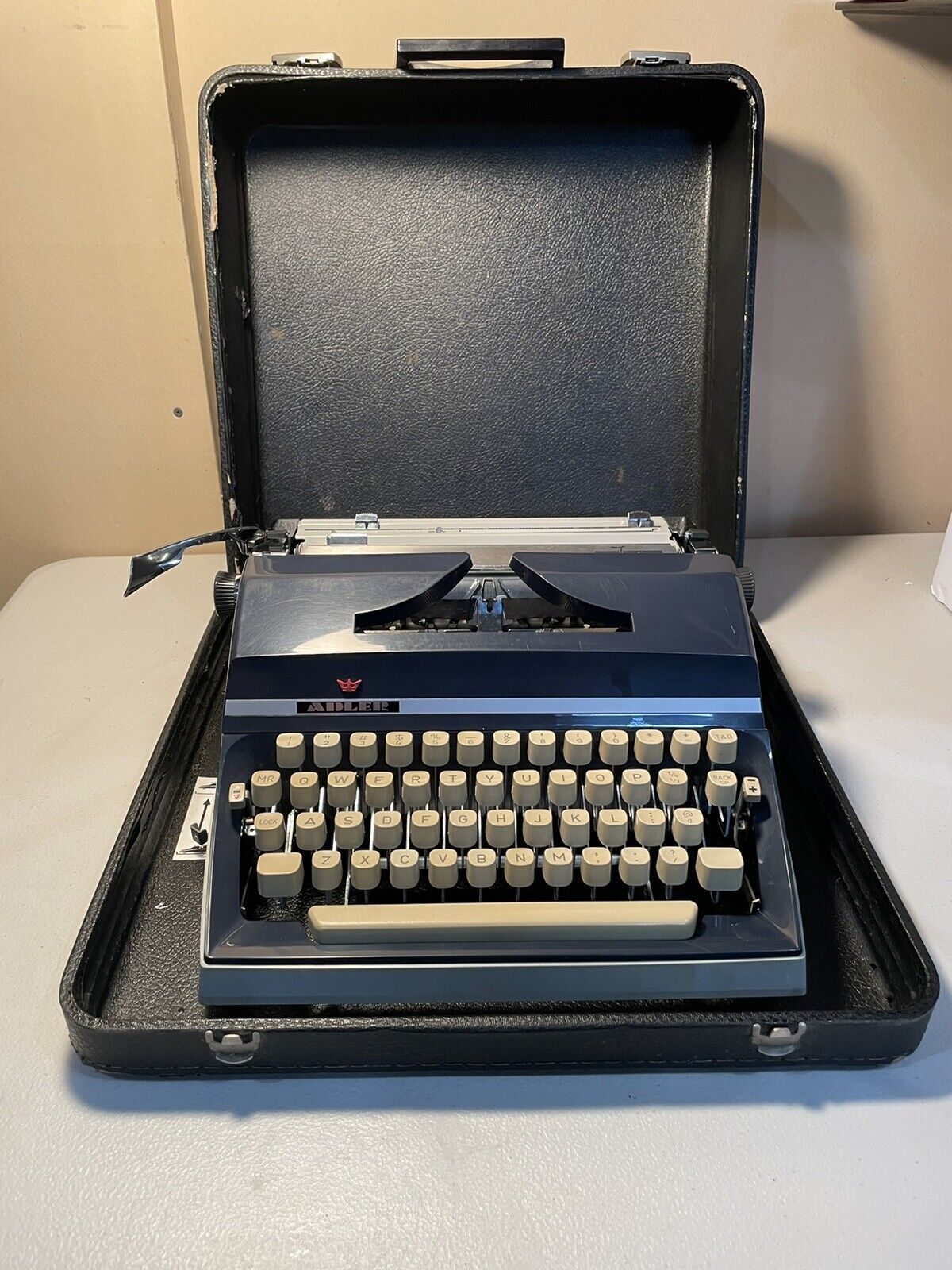 Rare Vintage Adler J-5  Portable Typewriter With Original Leather Case