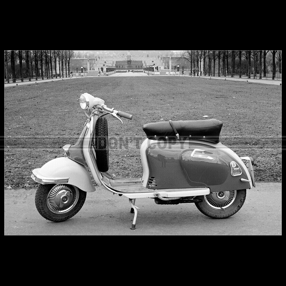 1959 Photo M.000137 ISO SCOOTER PRESS CAMPAIGN