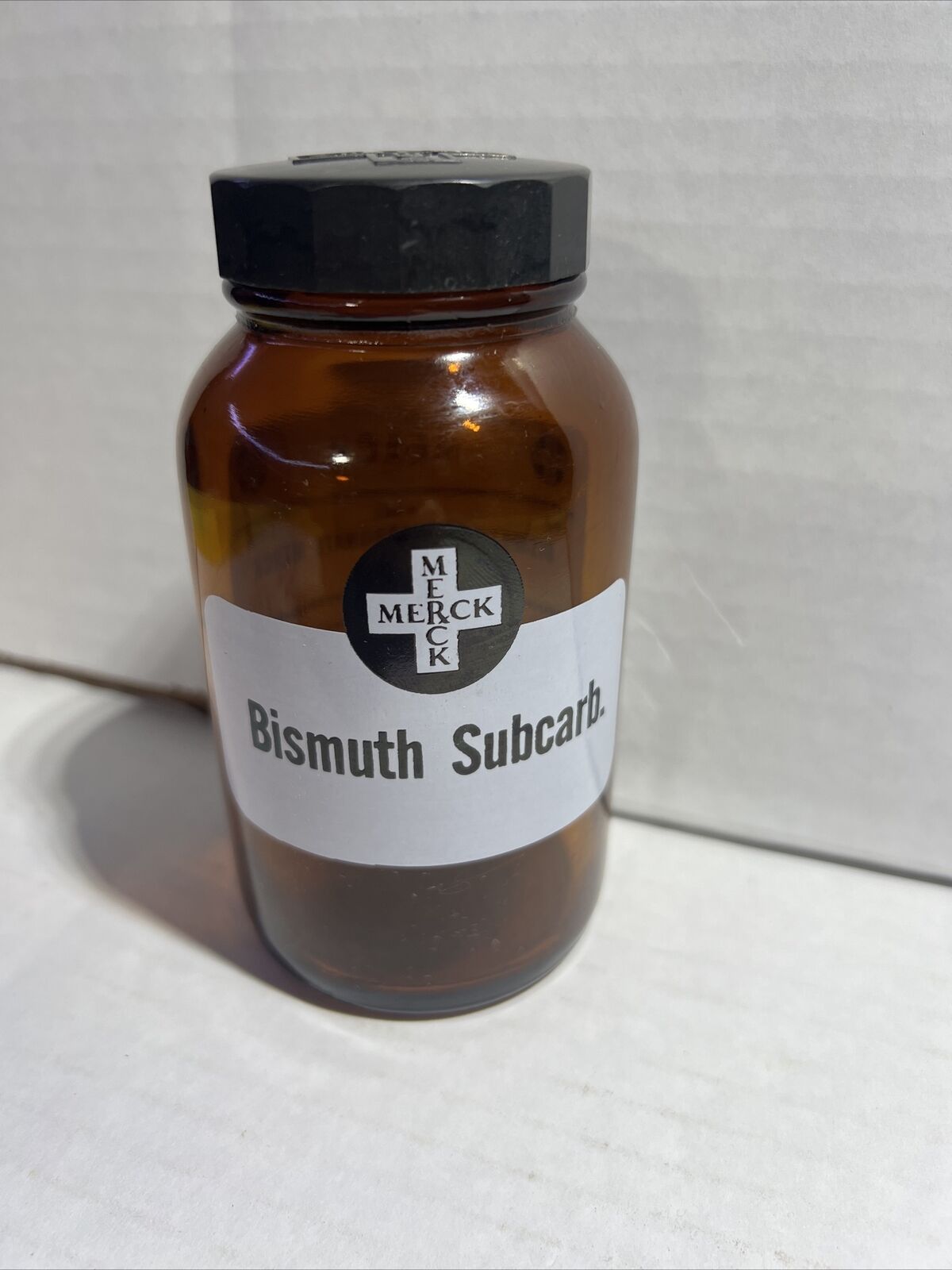 Vintage Merck & Co Amber Pharmacy Medicine Bottle Bismuth Subcarbonate EMPTY