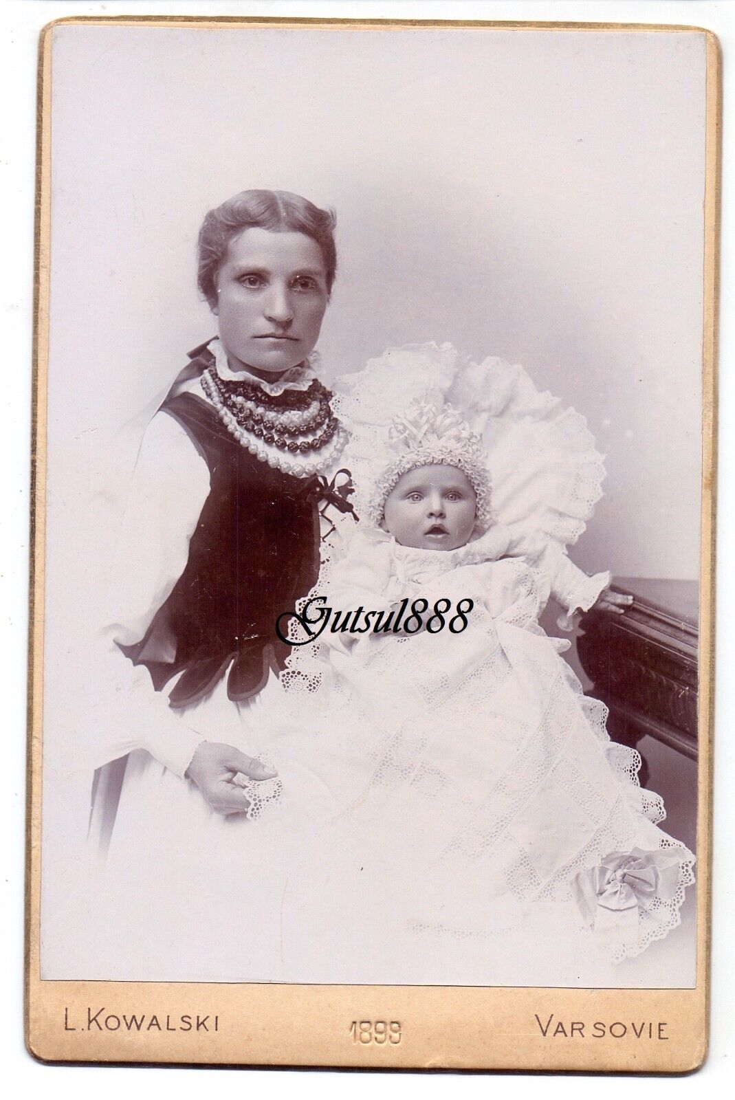 Hired breastfeeding mother. Cabinet Card. Warsaw (Poland). 1899.