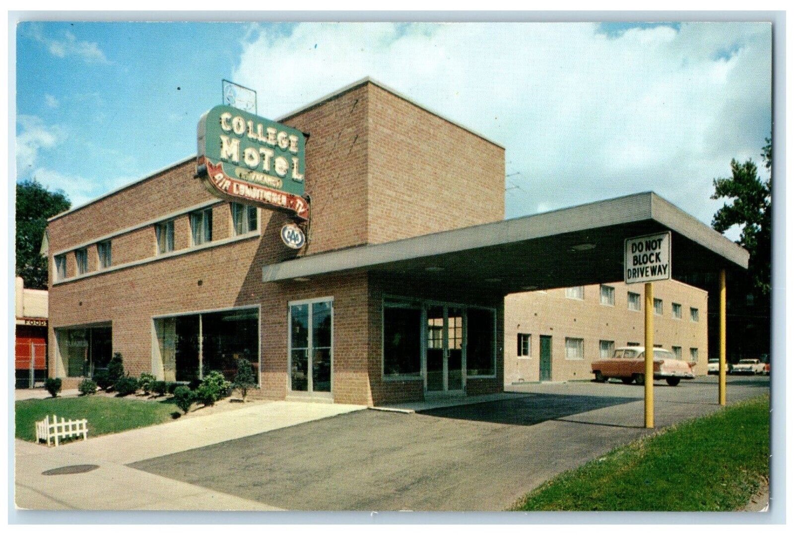 c1960 College Motel Euclid Avenue Exterior Building Cleveland Ohio OH Postcard