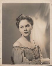 Coleen Gray (1940s) Stylish Pose Hollywood beauty Original Movie Photo K59 picture