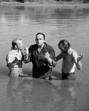 JOHNNY CASH IS BAPTIZED IN THE JORDAN RIVER IN 1971 - 8X10 PHOTO (ZZ-410) picture