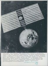 1975 Artist Conception Solar Satellite Power Station Above Earth Press Photo picture