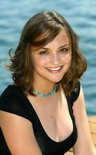 BEAUTIFUL RACHEL LEIGH COOK 8X10 PHOTO picture