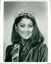 1986 Astrid De Navia Crowned Mrs Woman Of The World Beauty Pageant Photo 8X10 picture