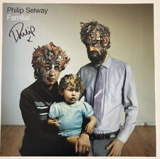 Phil Selway (Radiohead)   *HAND SIGNED*  12x12 photo  -  AUTOGRAPHED Familial picture