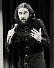 GEORGE CARLIN LEGENDARY COMEDIAN - 8X10 PUBLICITY PHOTO (EP-570) picture