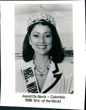 1986 Astrid De Navia Colombia Mrs World Beauty Contest Crown Woman 8X10 Photo picture