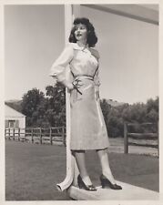 HOLLYWOOD BEAUTY AVA GARDNER STYLISH POSE STUNNING PORTRAIT 1950s Photo C33 picture